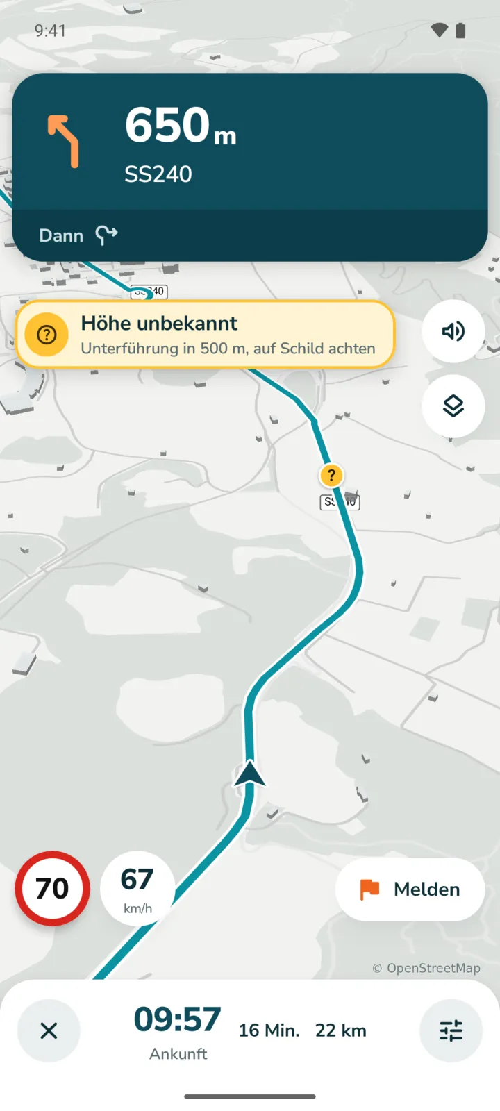 Navigation: in 650 m links abbiegen auf die SS240. Hinweis „Höhe unbekannt, Unterführung in 500 m, auf Schild achten“ mit gelbem Marker auf der Karte. Tempolimit 70.